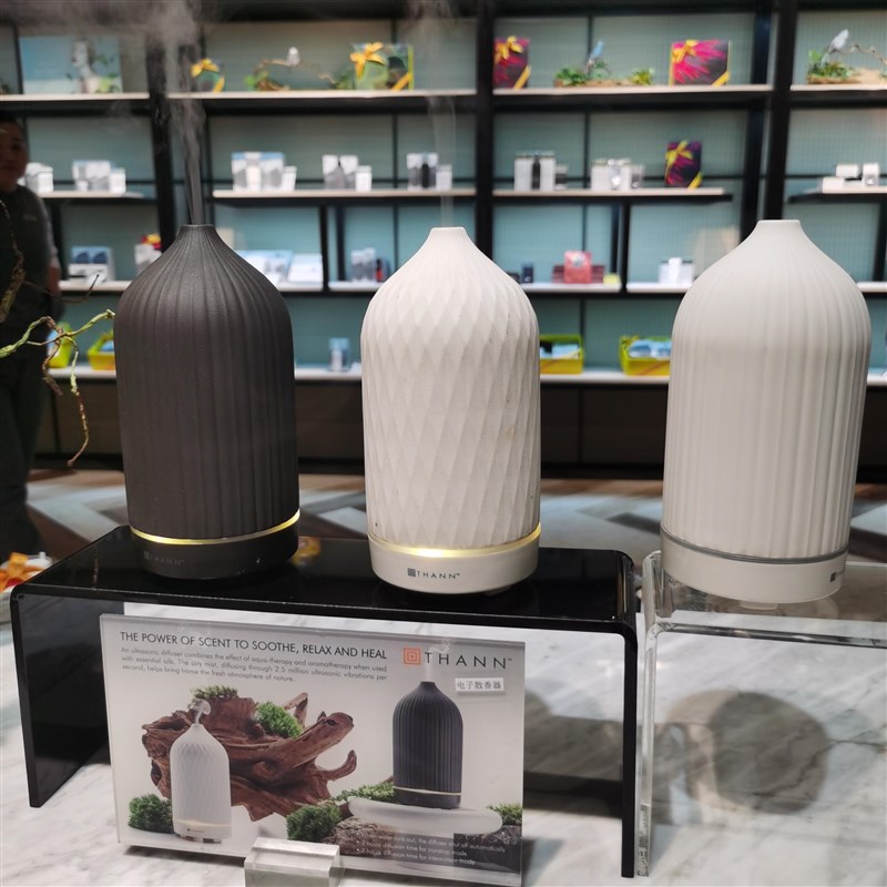 泰国THANN庭润香薰机香薰喷雾仪加湿器散发香氛自动断电送2瓶精油