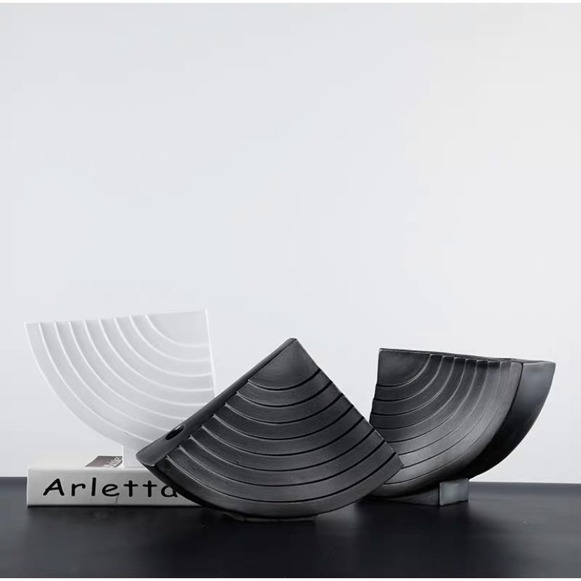 现代简约客厅电视柜黑白树脂花器样板房插花干花创意家居软装摆件