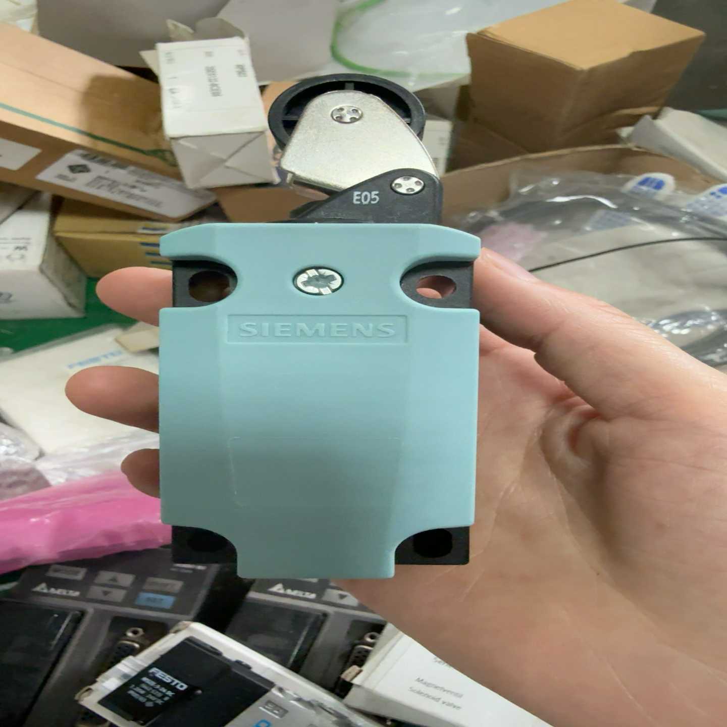 询价~限位开关，型号3SE5132-0CE05，德国