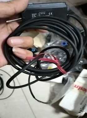 基恩士fs-m1光纤放大器，实物如图一件，带两米光纤，【侨报商