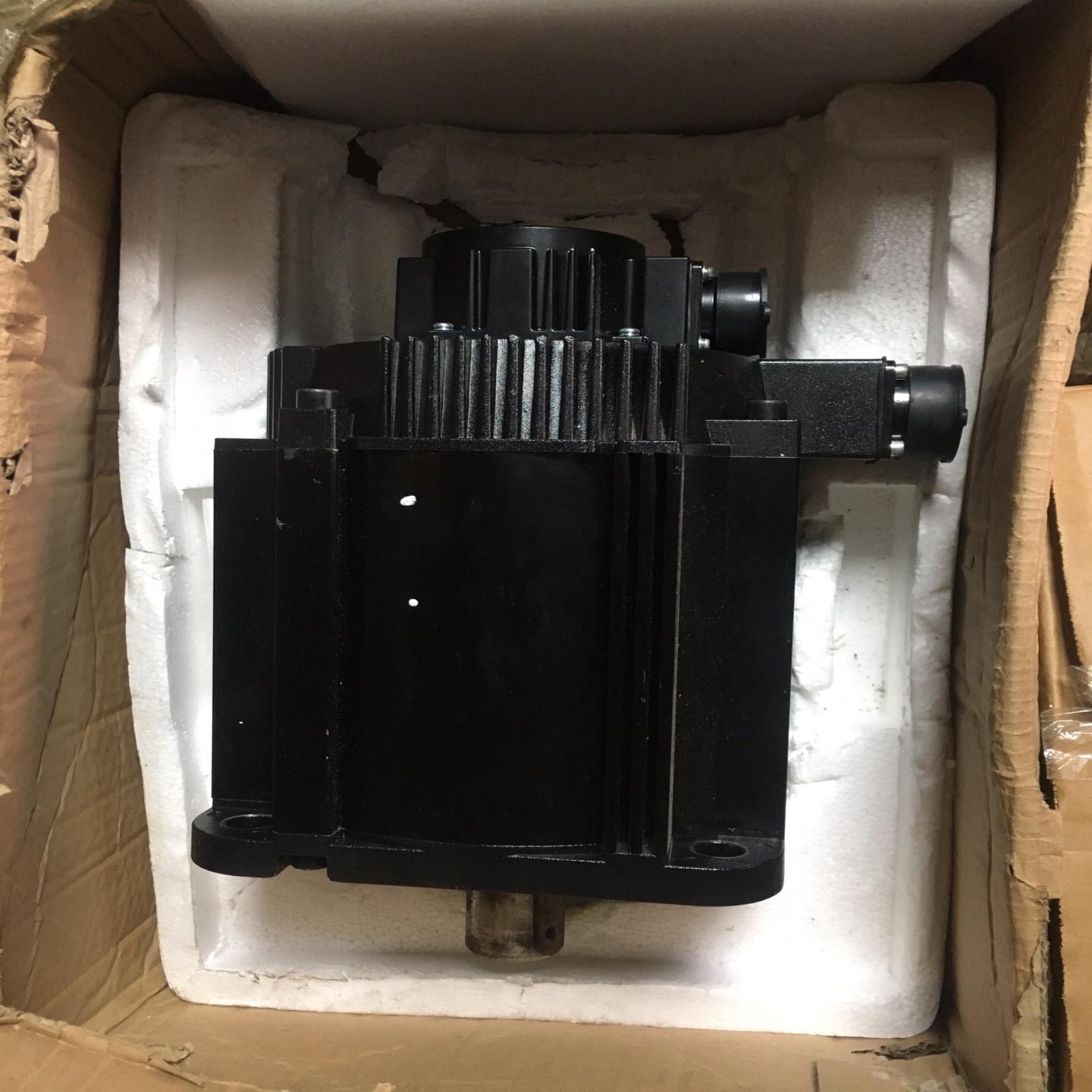 工厂库存新力川5.5KW伺服电机一台，型号：LCMT-55M【鑫鑫商