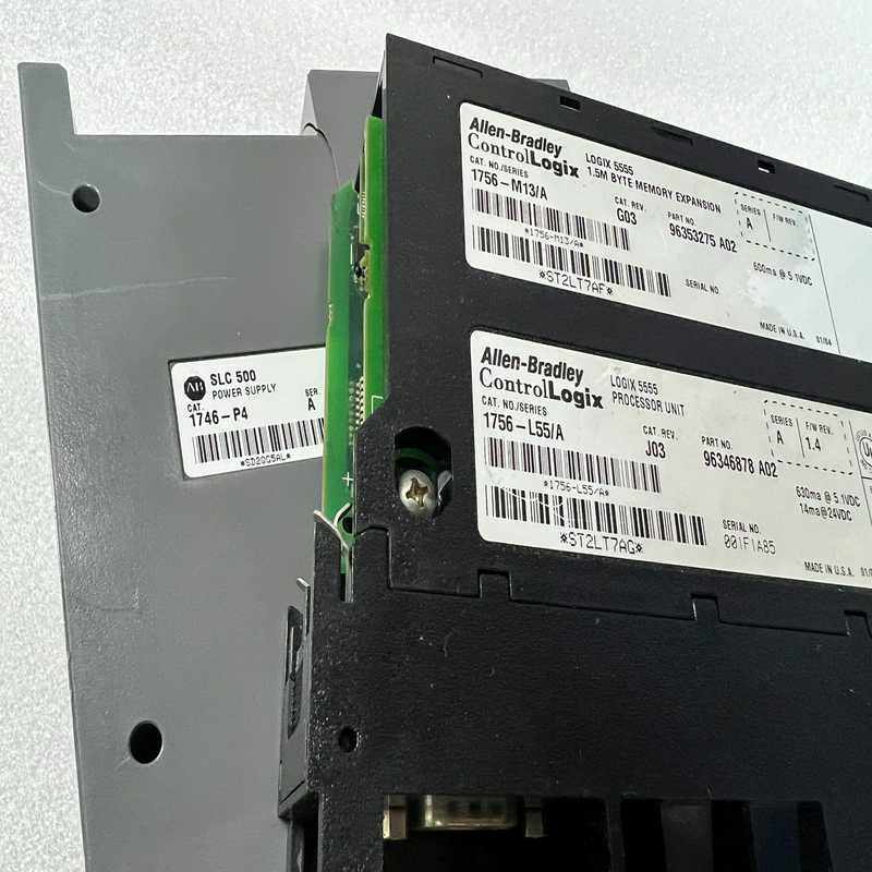 1756-L55/A 一个 1746-P4 电源一个 壳破损【鑫鑫商铺】
