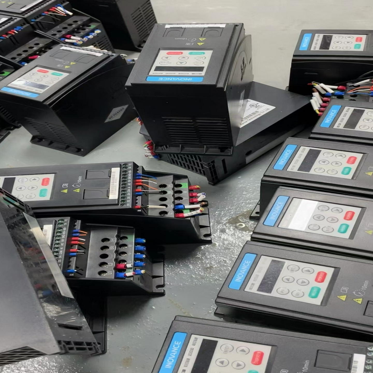 议价汇川2.2KW变频器 MD200S2.2 成色漂亮，功能包好