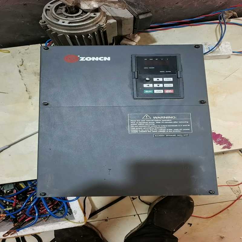 众晨Z2400变频器30/37kw成色如图现场(佳毅工控)