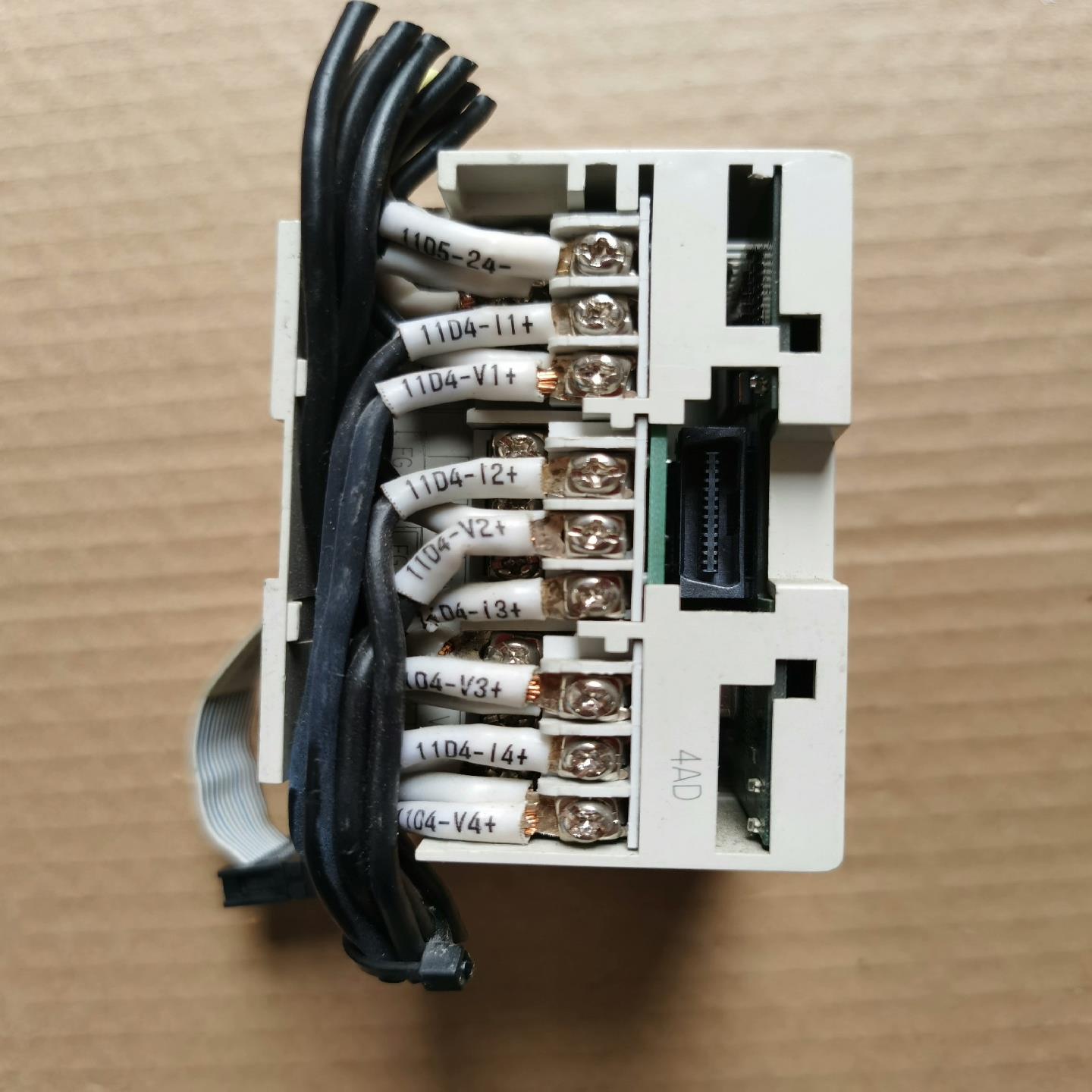 议~三菱模拟量模块FX2N-4AD，实物图拍摄，没有盖板端子盖，