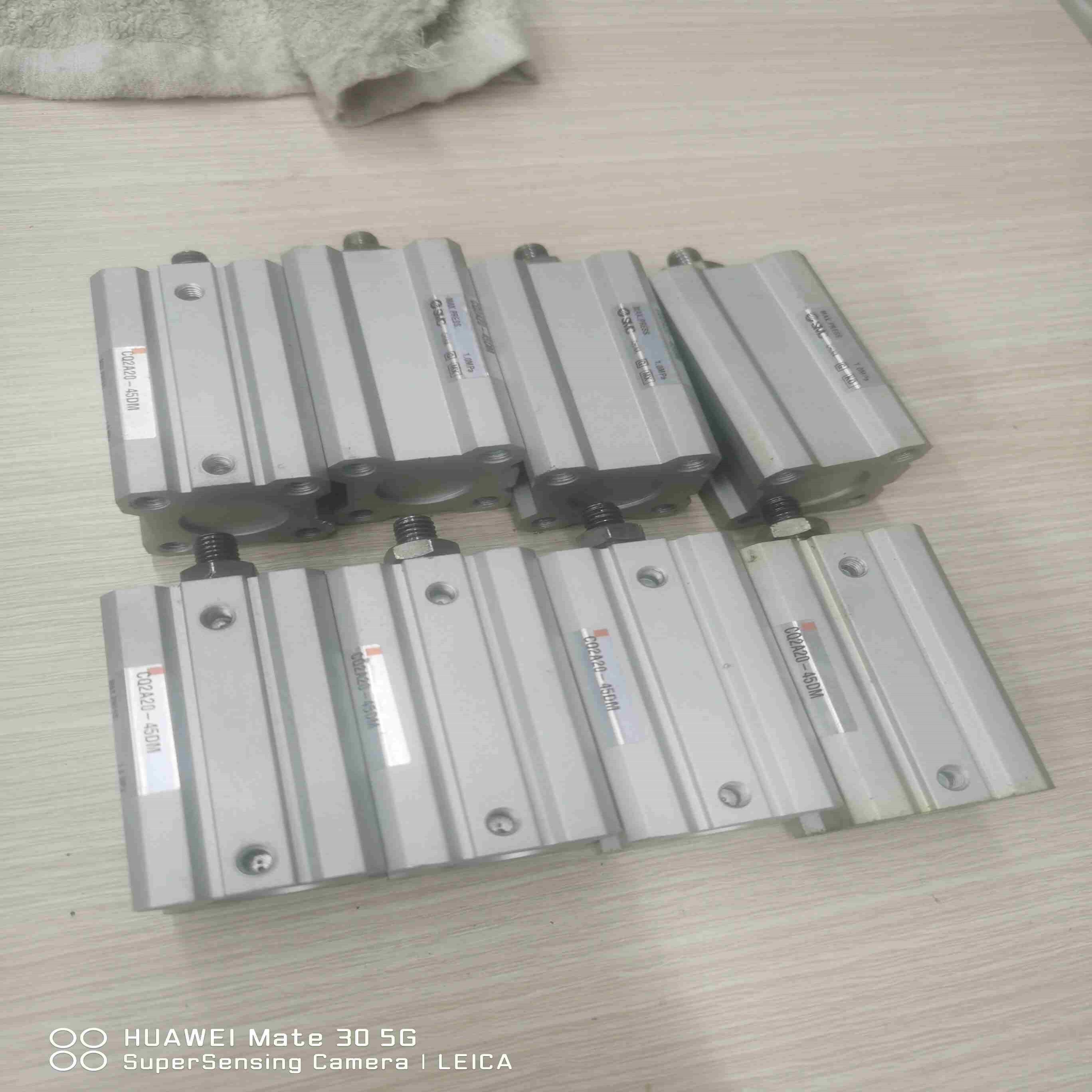 8个100元中通 SMC CQ2A20-45DM 气缸拆议价