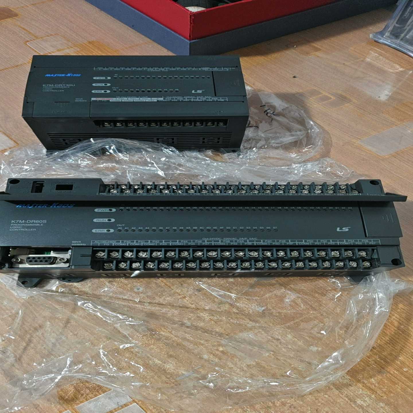 K7M一DR60S  PLC一台功能正常260少盖子询价