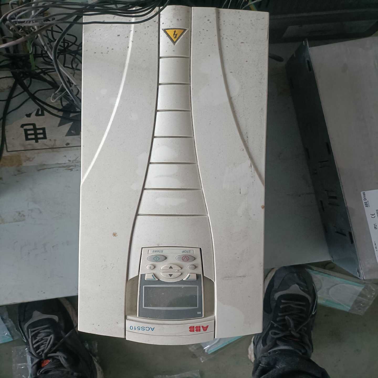 ABB变频器22KW，2台ACS510-01-046A-4，~询价