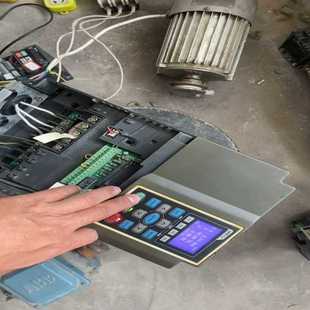 台达C2000变频器VFD110C43A 功能完好 11KW 崽载电子