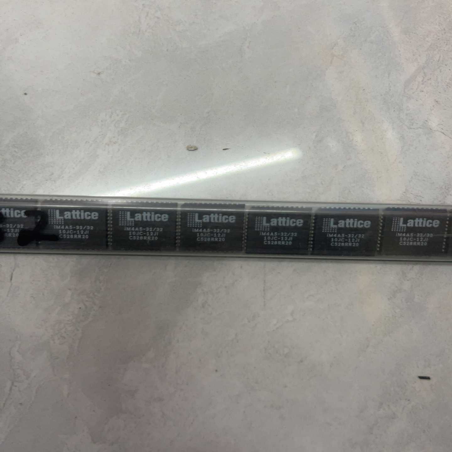 PLCC iM4A5-32/32 25个！[浩东商户]