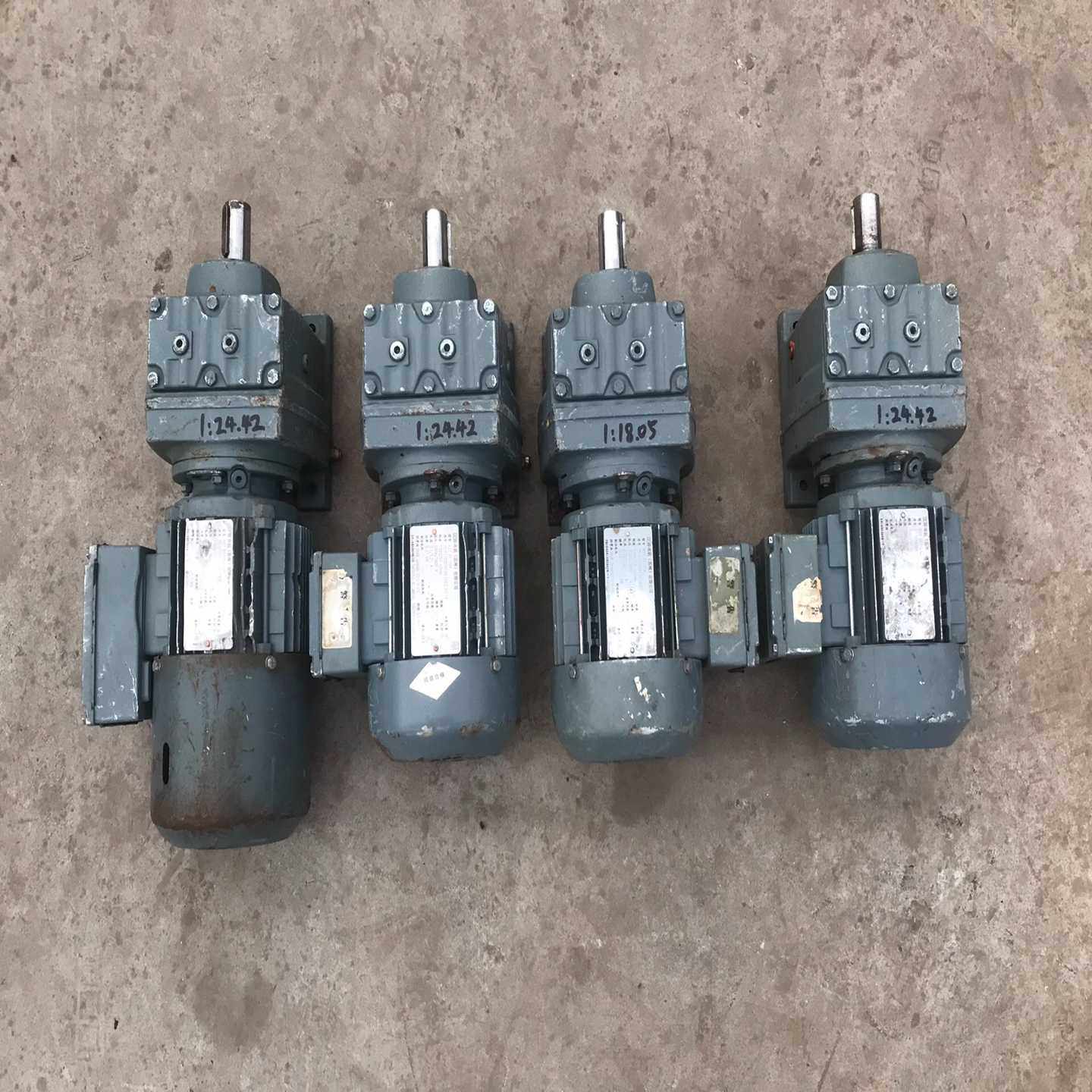 4台sew卧式齿轮减速机，1台sew卧式制动齿轮减速机，R3【鑫鑫商