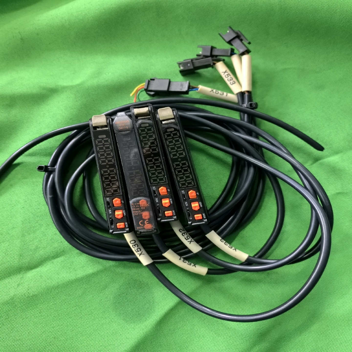 OMRON E3X-DA11-S，，4个，标价单个，质量{议价}