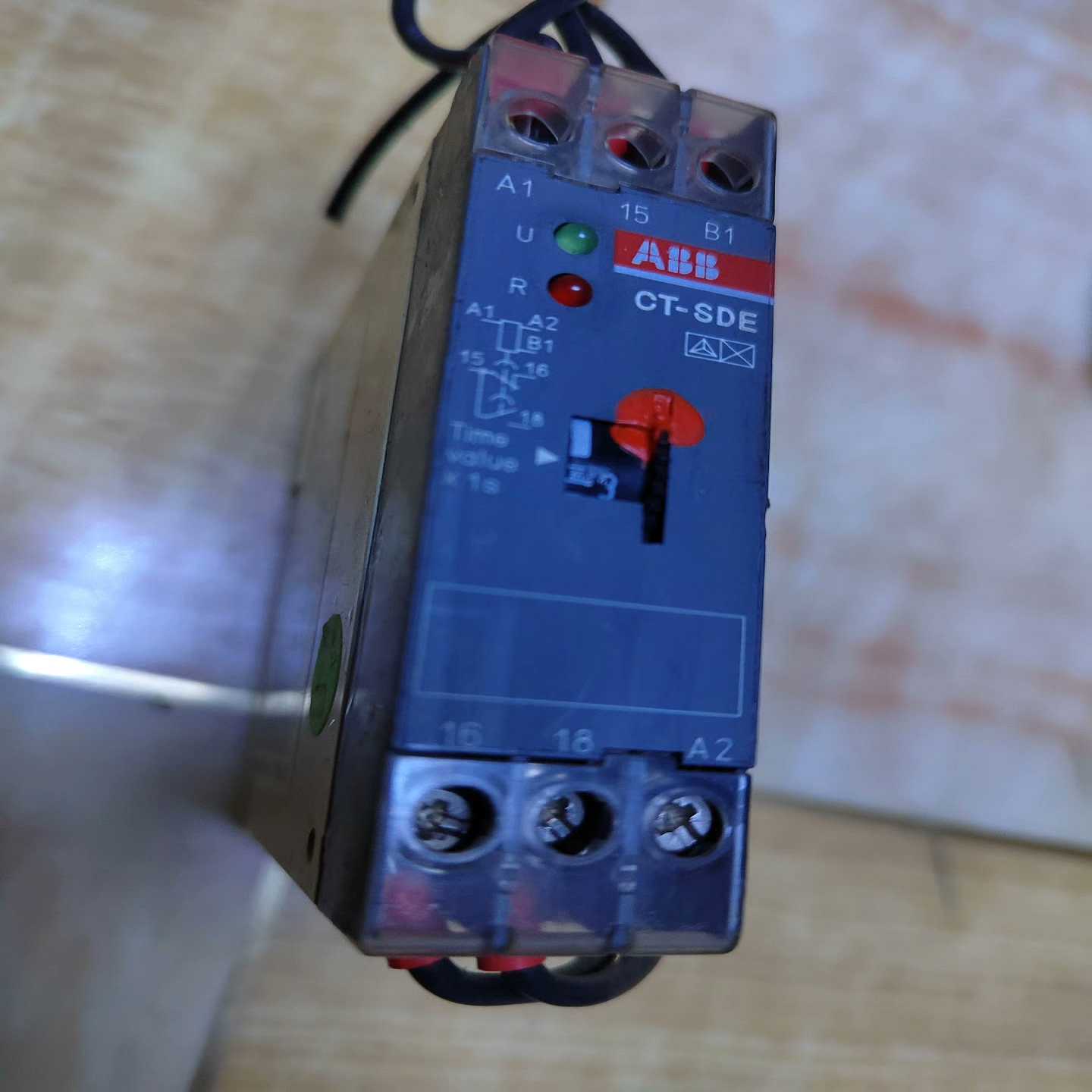 ABB时间继电器，型号：CT-SDE，300V，4A。实~询价