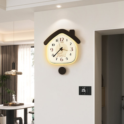 创意钟表挂钟客厅2024新款家用钟表挂墙简约奶油风小房子网红时钟