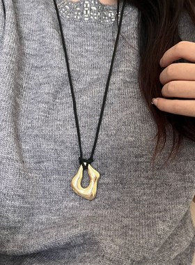 简约小众黑色皮绳抽象几何项链女2024年秋冬爆款高级感毛衣链配饰