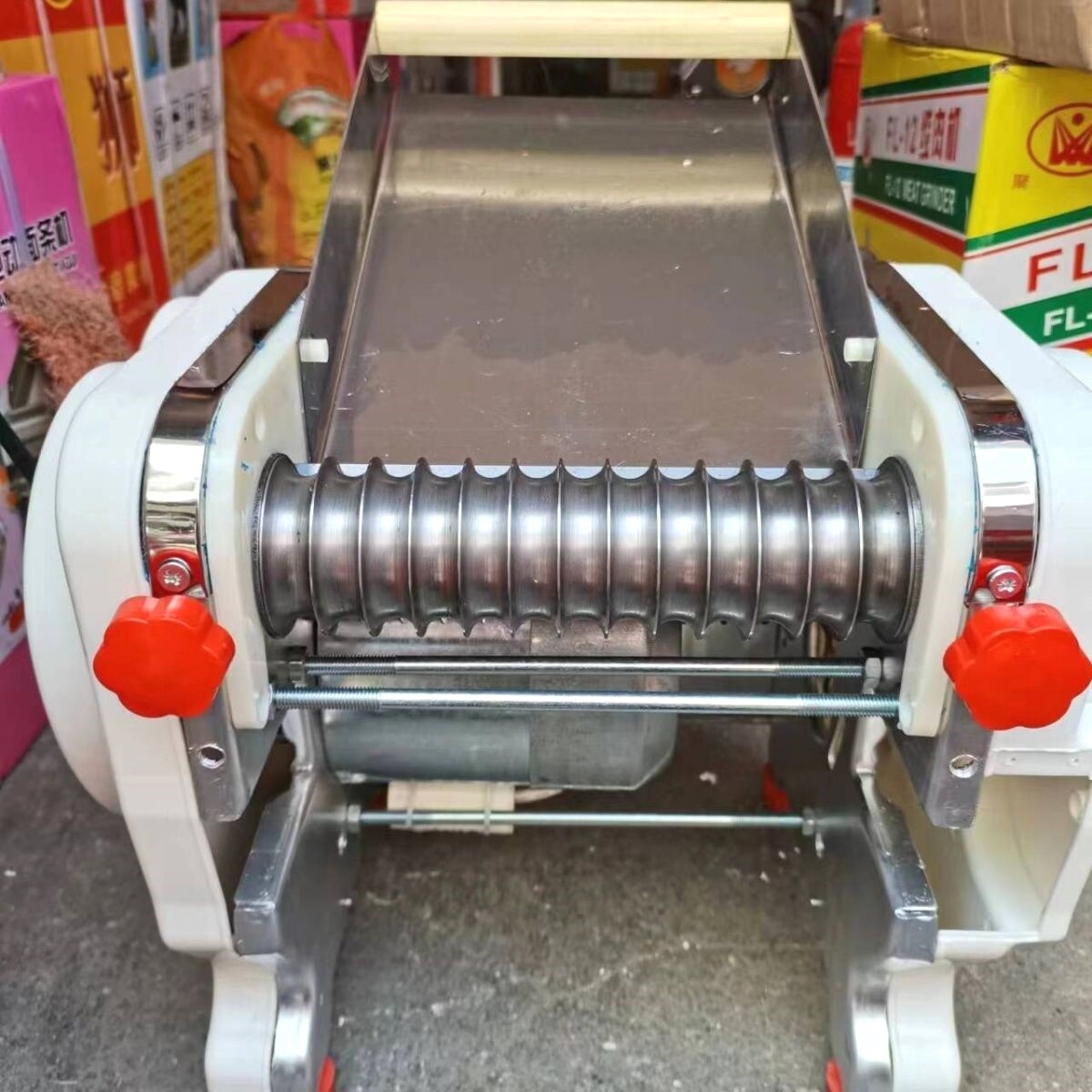 商用搓条机断条搓条拉条子板面。只带面辊搓条没有面刀揉面