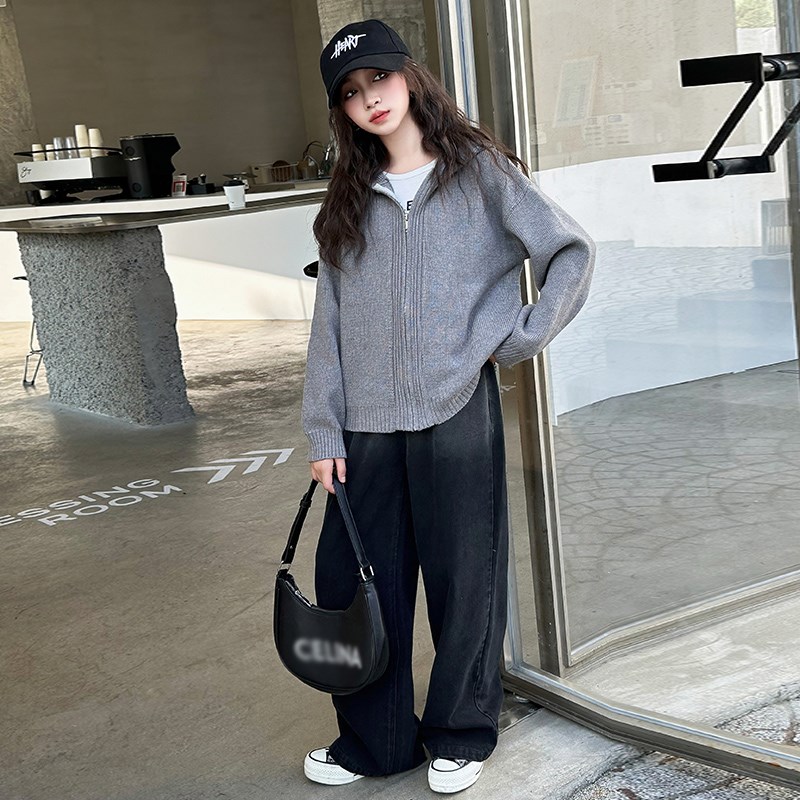 女童秋装连帽外套2024新款女大童秋冬加厚针织上衣儿童牛仔裤套装