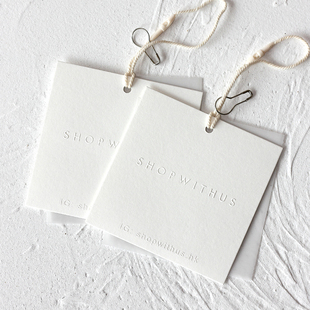 简约文艺衣服吊卡凹凸挂卡 店特种纸挂牌个性 高档女装 吊牌定做服装