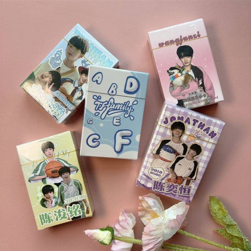 TF家族四代镭射小卡陈奕恒陈浚铭周边徽章拍立得LOMO卡明信片小卡
