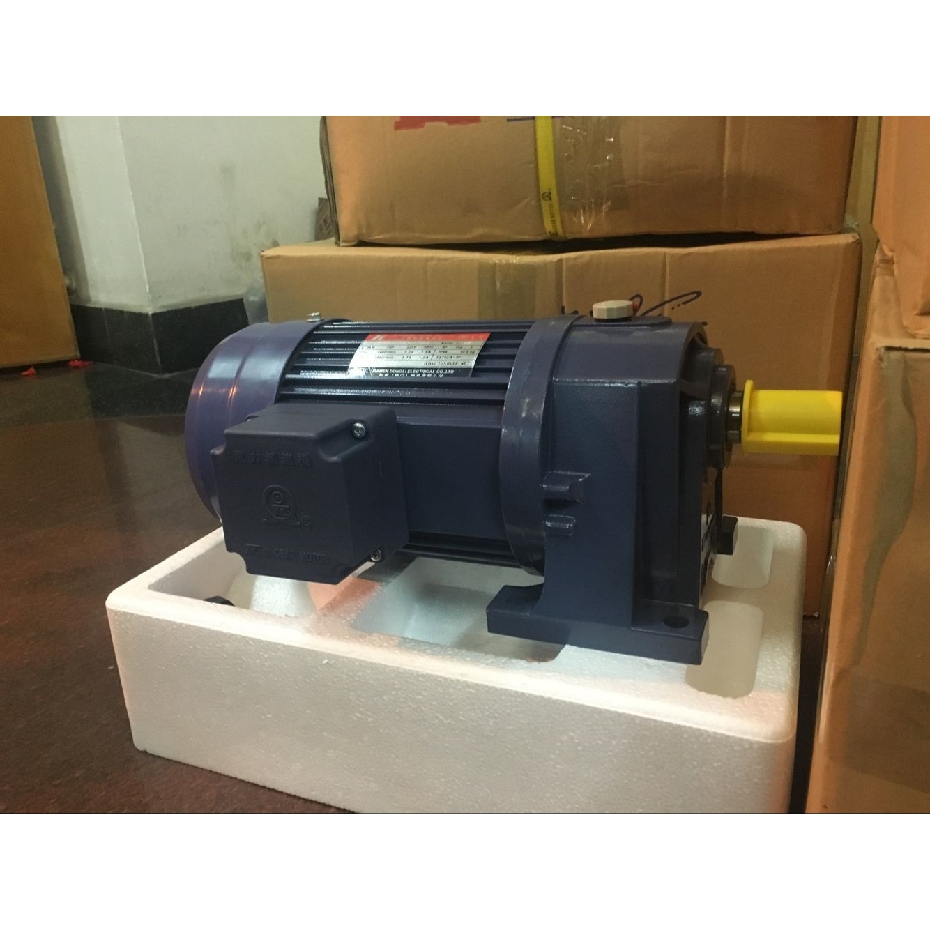 台湾东力PL22-0400-15S3电机东历YS400W-4P卧式三相机械设备马达