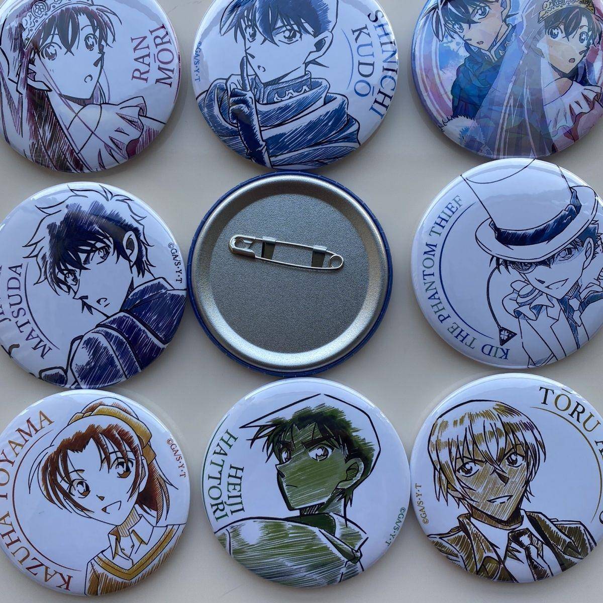 名侦探柯南官同系列动漫周边工藤新一 毛利兰 怪盗日谷底徽章现货