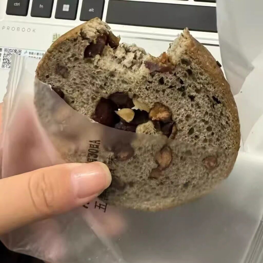 玩铁猩猩全麦果仁车轮面包图片