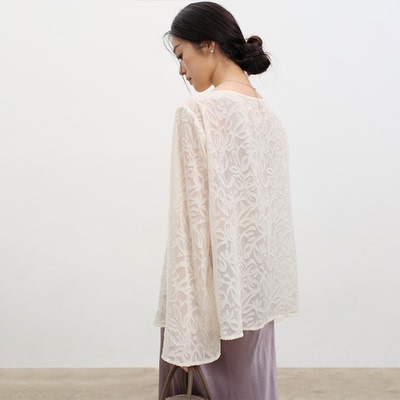 张小某梨形身材定制 春秋温柔浅杏色镂空烧花工艺水袖上衣C1100