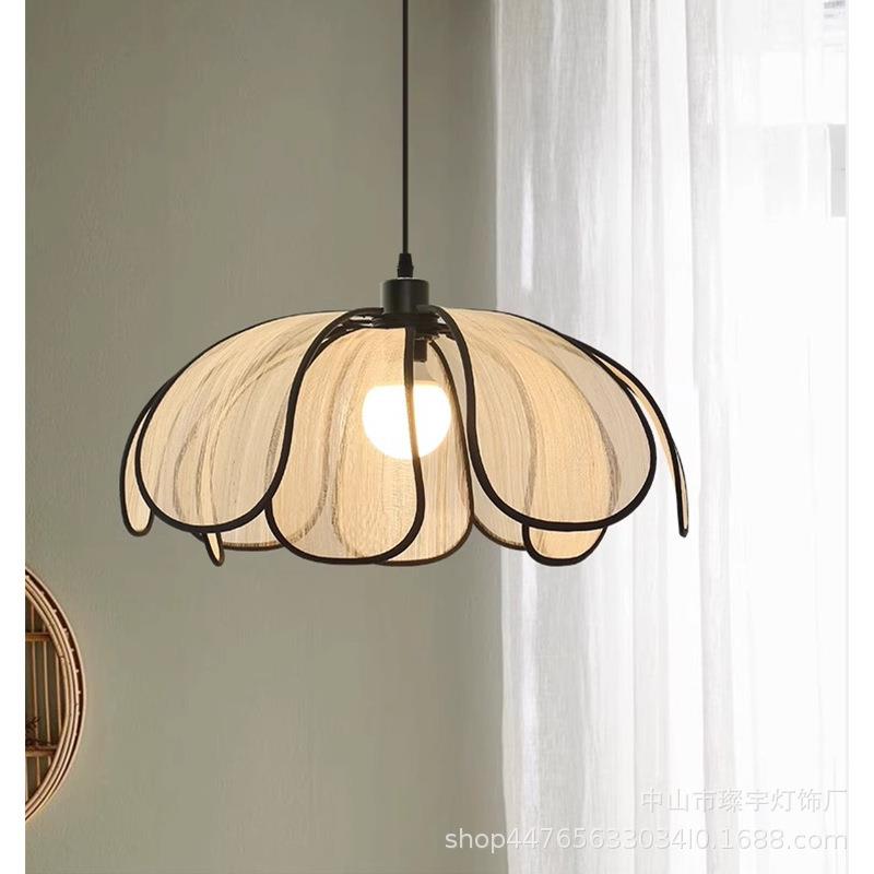 法式奶油风吊灯北欧简约餐厅客厅卧室日式中古风艺术高级感花瓣灯