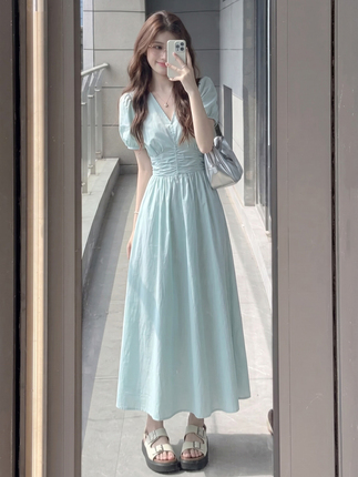 Summer Gentle Style French V-Neck Puff Sleeve Dress for Women, Age-Reducing, Vacation, Date, Waist-Cinching, Slimming Long Dress
