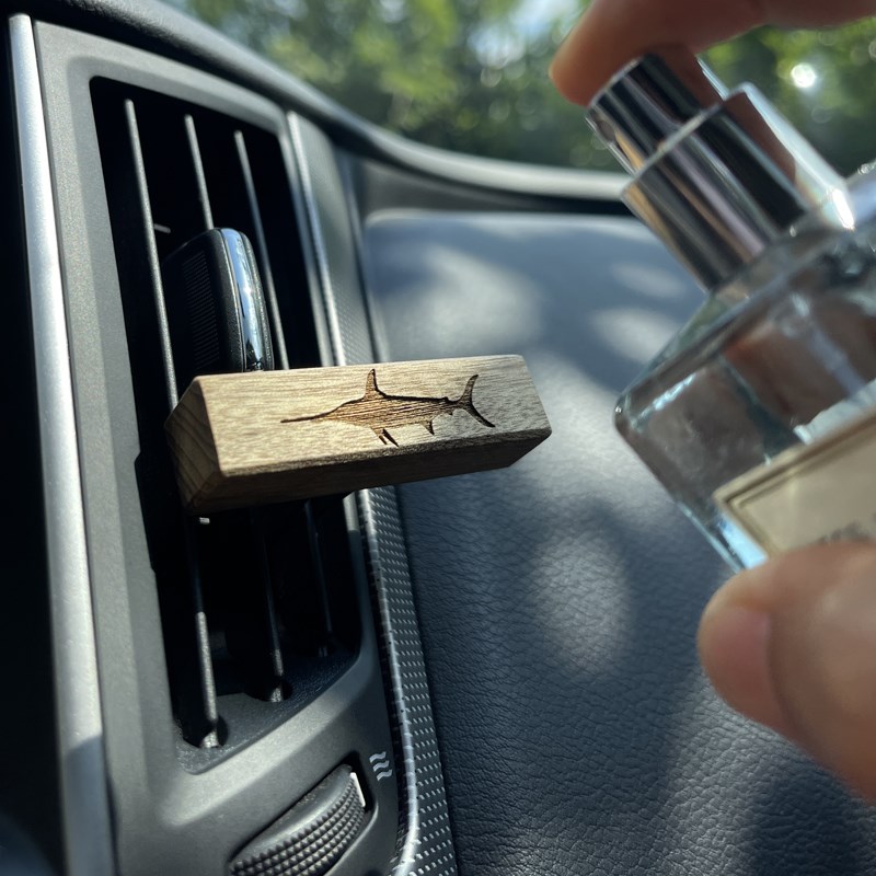 素匠己木钓鱼佬专属车载香薰金丝楠原木扩香木来图雕刻品味高端