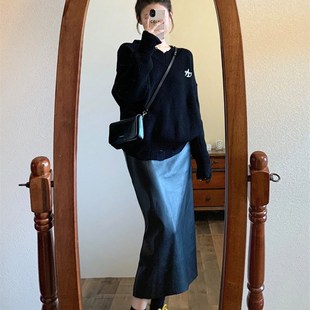 法式高腰光泽直筒半身裙女秋冬新款高级感显瘦pu中长款后开叉皮裙