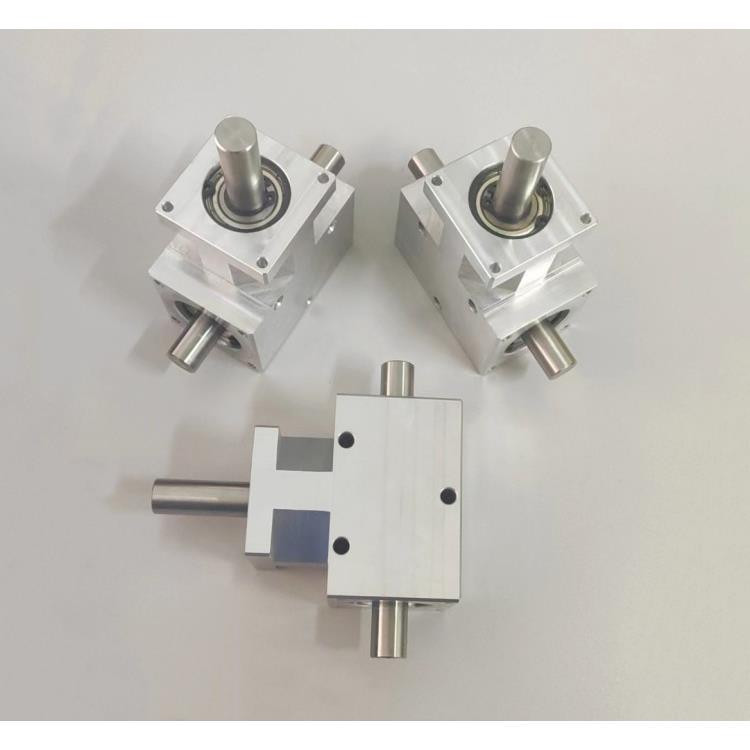 小型转角器90度1：1螺旋伞齿轮轴12mm同向双输出轴差速总成齿轮箱