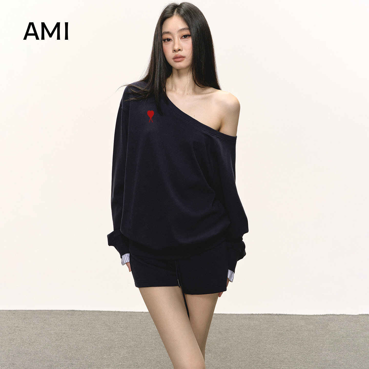 AMI官方美式黑色露肩斜肩卫衣女春秋新款宽松慵懒风漏肩无帽长袖