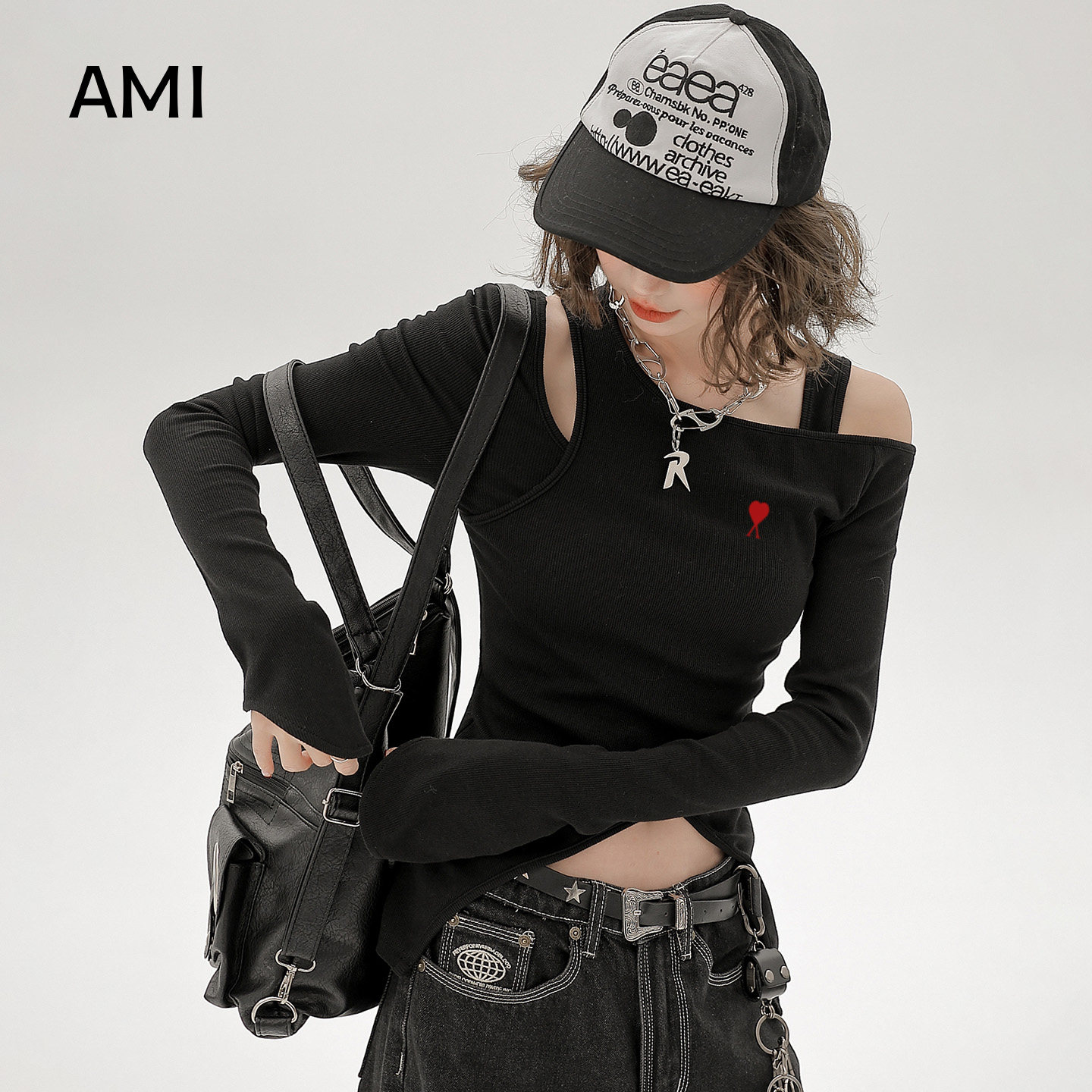 AMI官方辣妹长袖t恤女2026新款一字肩露锁骨修身显瘦上衣春秋黑色