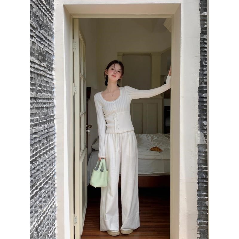 法式纯欲风镂空长袖打底衫女春季新款气质U领修身显瘦针织衫上衣