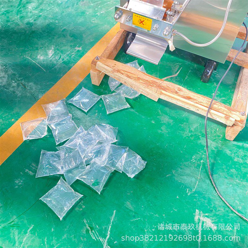 袋装饮料自动计量包装机牛奶灌装封口机厂家液P体灌装机封口一体