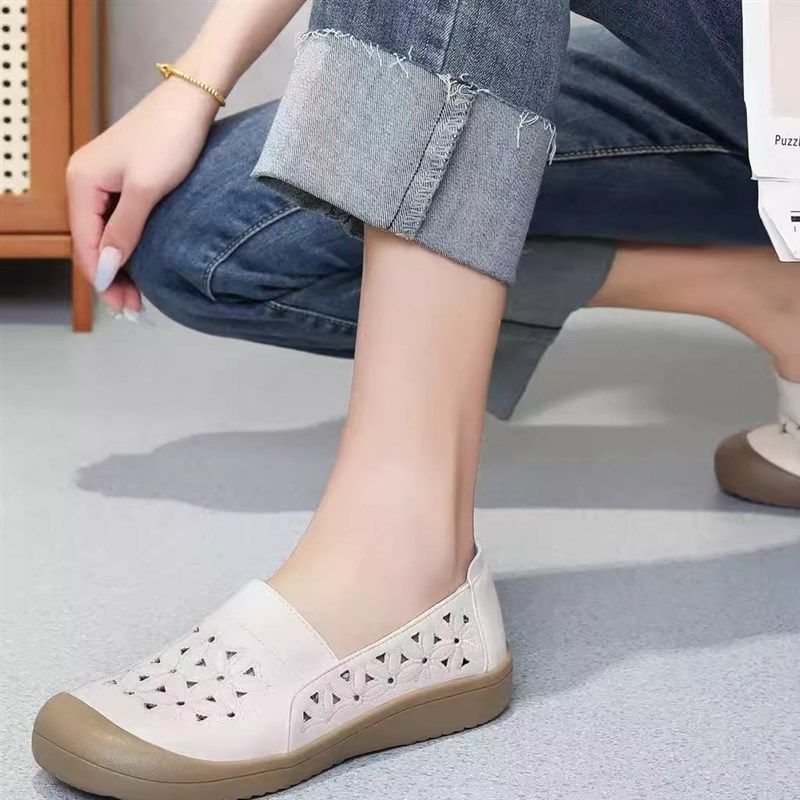 新款真皮女士舒适防滑夏季平底软底镂空软皮透气凉鞋洞洞妈妈女鞋