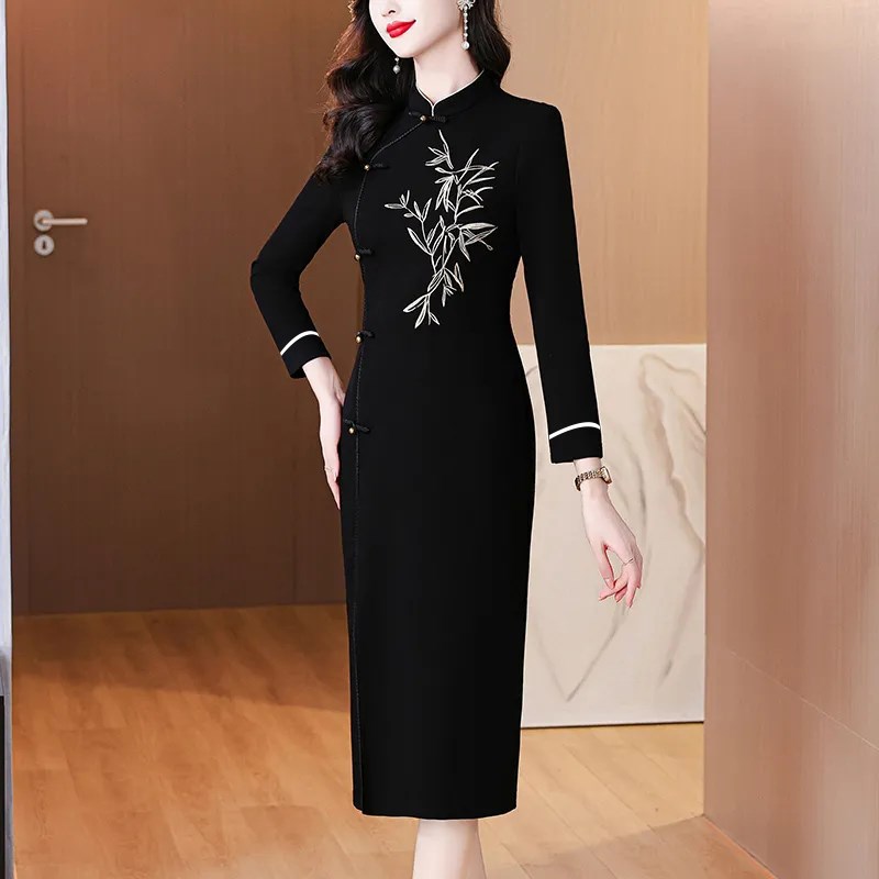 大码300斤女装加绒2024新中式春秋冬改良旗袍刺绣开叉国风连衣裙