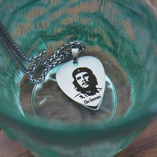 切格瓦拉头像拨片项链可弹奏吊坠男生女士电吉他摇滚首饰挂坠用品