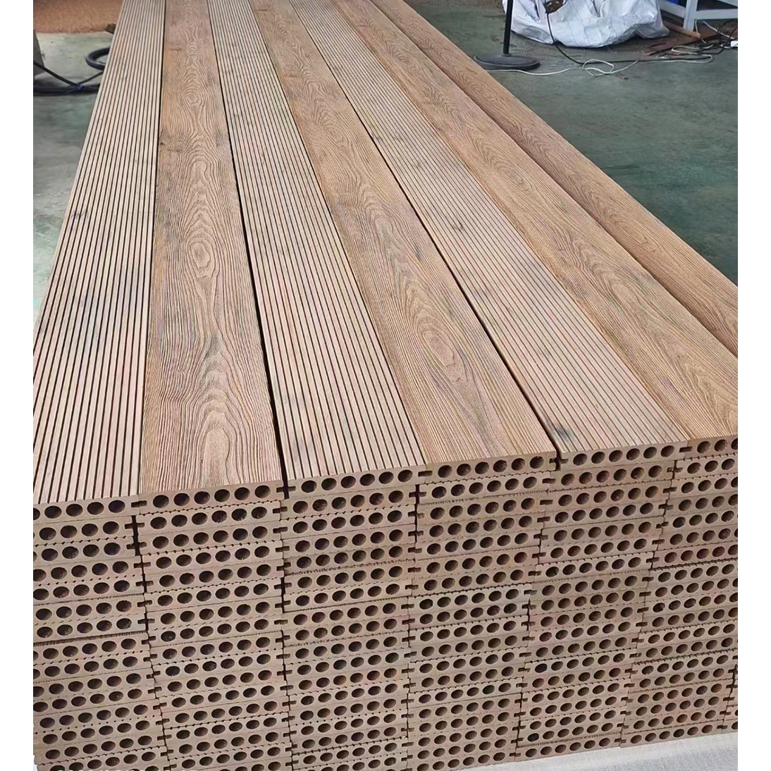 3D在线深压木纹塑木户外地板 公园庭院露台木塑圆孔实心地板