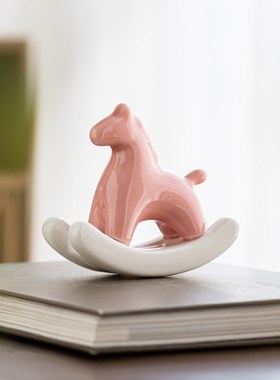 简约国风创意摇摇马陶瓷摆件家居办公室内装饰玄关桌面陶瓷工艺品