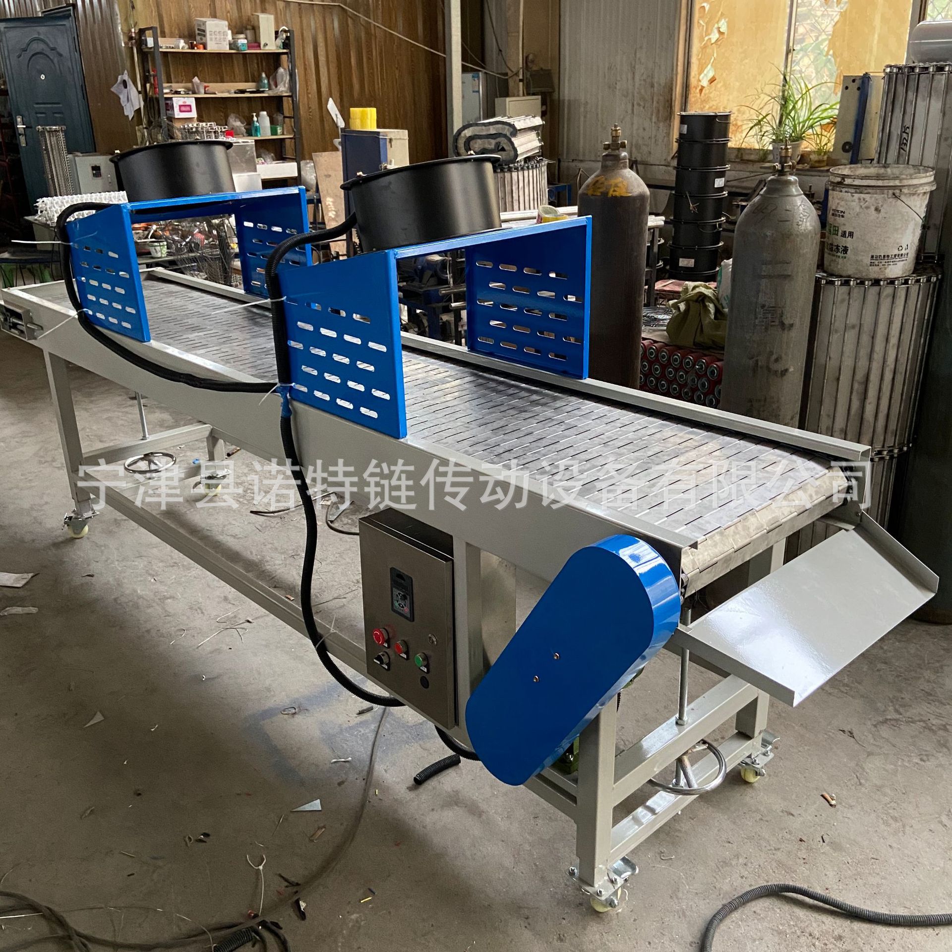 压铸机冷却线传送带 不锈钢链板输送机 锻造件上料提升机