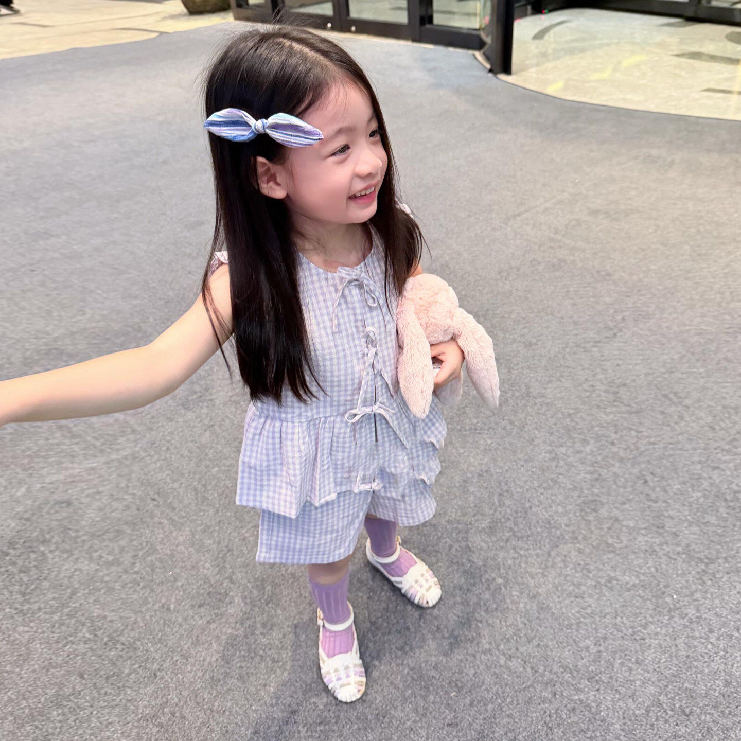 女童夏套装2026新款女孩蝴蝶结绑带休闲甜美背心上衣宝宝格子短裤
