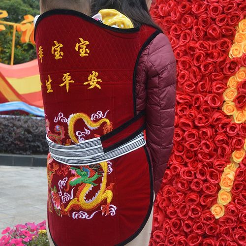 贵州传统老式绣花婴儿宝宝出行背袋前抱后背式小孩子背带四季背扇