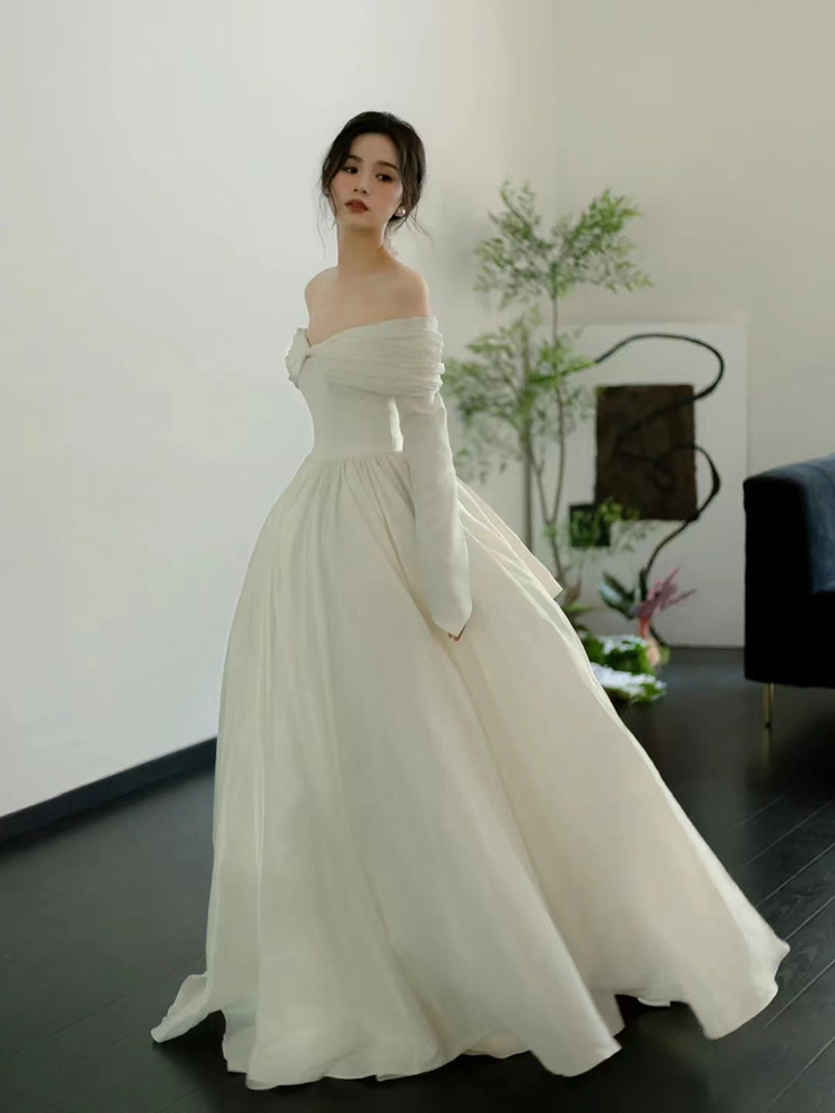 法式缎面长袖一字肩轻婚纱新娘简约气质高级感复古迎宾出门纱礼服