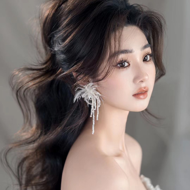 新娘耳环日韩森系高档流苏仙气羽毛耳针甜美串珠耳饰结婚礼服配饰