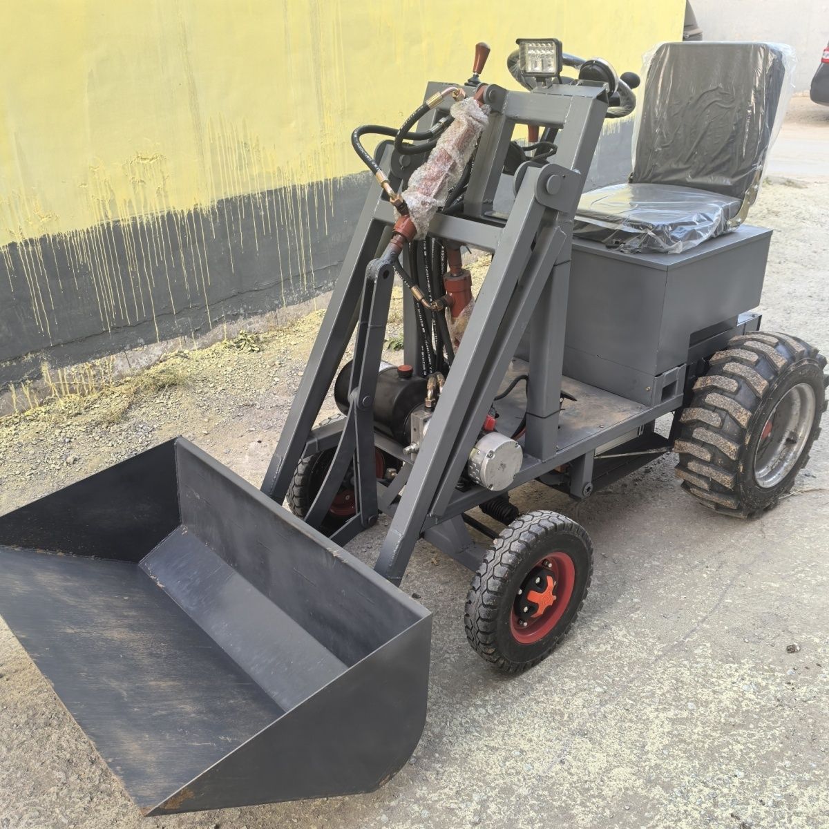 小型电动铲车装载机养殖