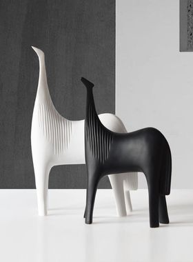 电视背景墙摆件创意家居抽象对马工艺品摆件客厅卧室电视柜摆饰软