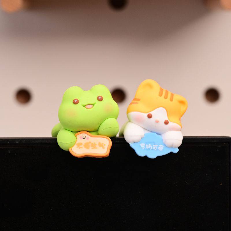 可爱电脑屏幕趴趴摆件小显示器办公室工位装饰品电视机上小摆件