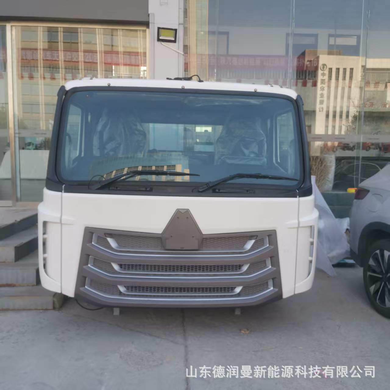 出口全新前四后八8x4中国豪瀚自卸车欧二排放371马力翻斗车豪沃牵